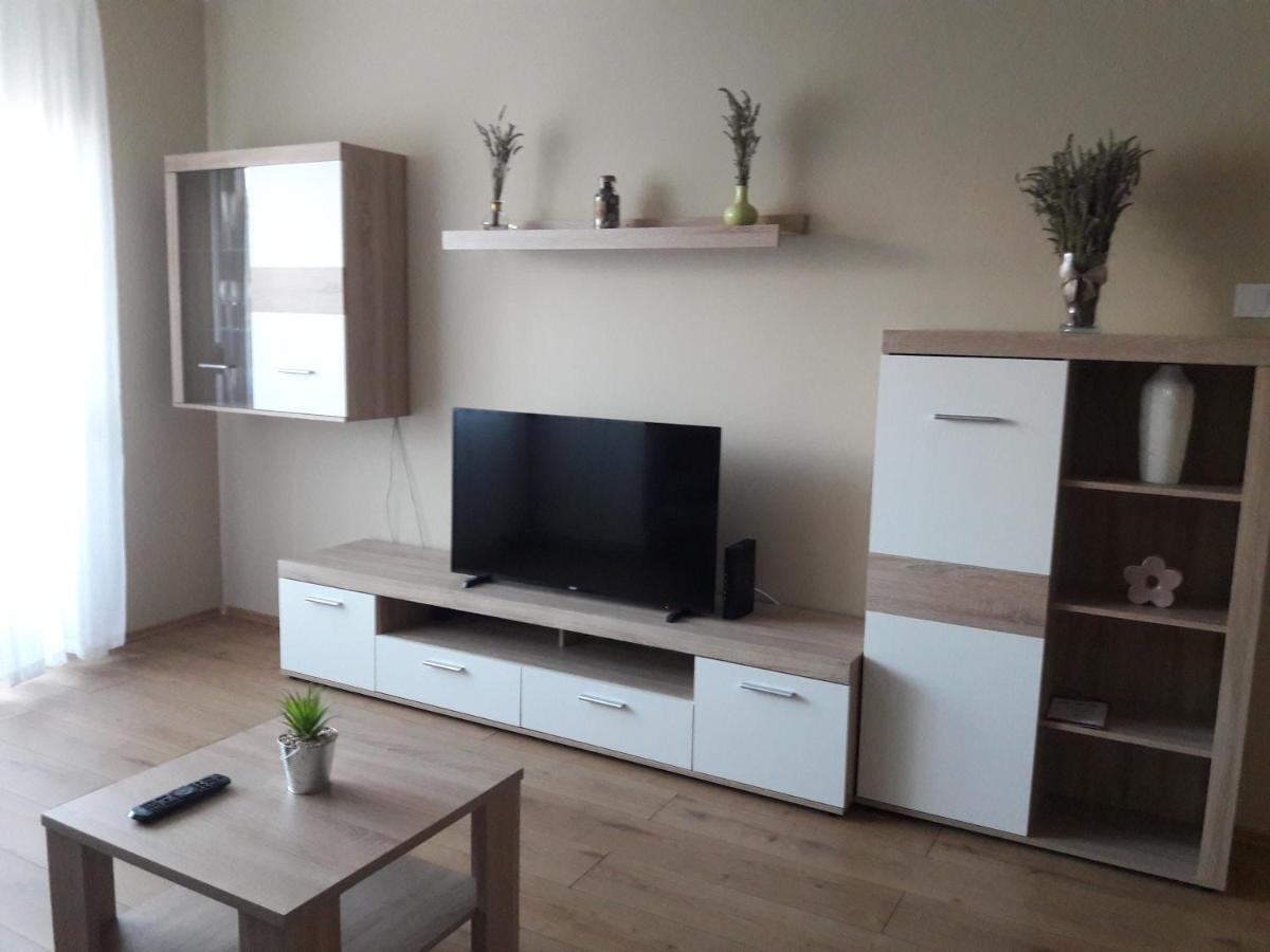 Studio+19 Apartman Kazincbarcika Exterior foto